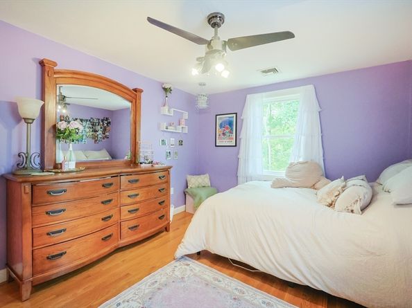 211 Hayden Rowe St, Hopkinton MA 01748
