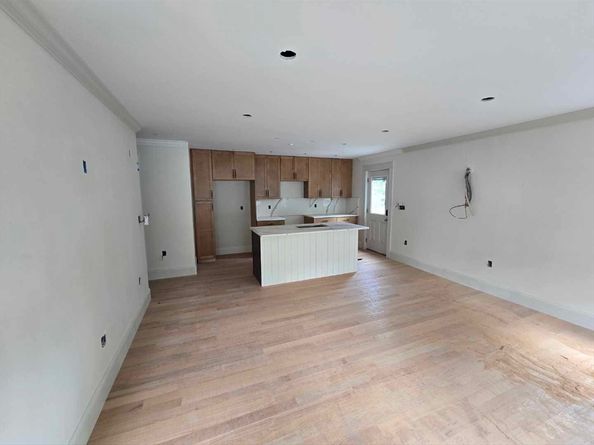 9 Swan St, Beverly MA 01915