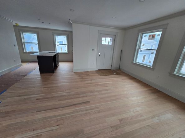 9 Swan St, Beverly MA 01915