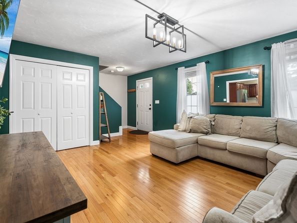 55 Edge Hill Dr, Bridgewater MA 02324