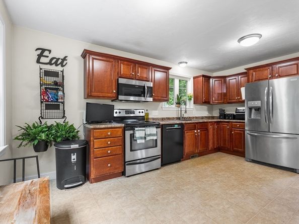 55 Edge Hill Dr, Bridgewater MA 02324