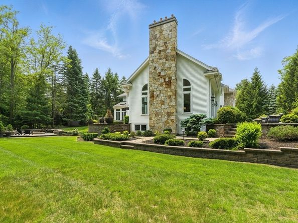 65 Saile Way, North Andover MA 01845
