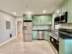 15 Berwick St 15, Melrose MA 02176