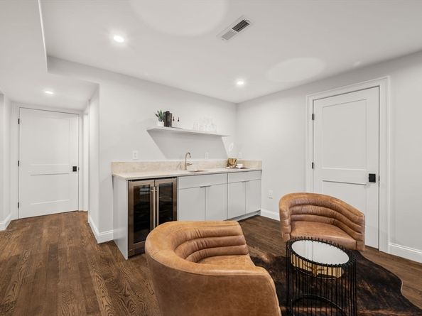 209 High St, Brookline MA 02445