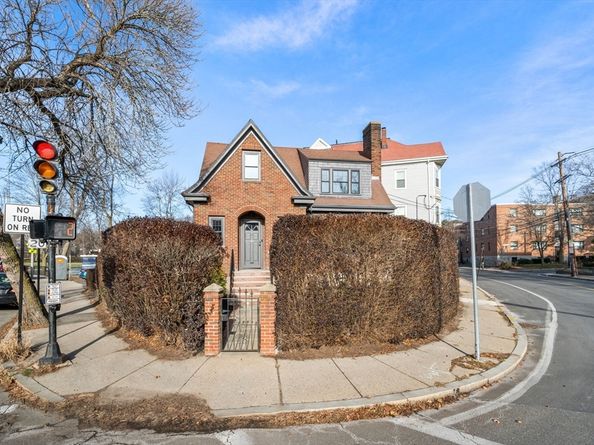 209 High St, Brookline MA 02445