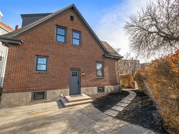 209 High St, Brookline MA 02445