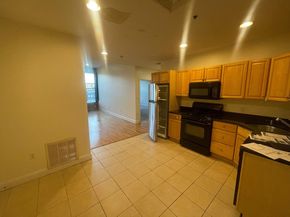 7 Central Sq 203, Lynn MA 01901