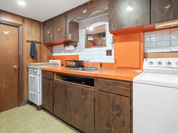 47 School St, Saugus MA 01906