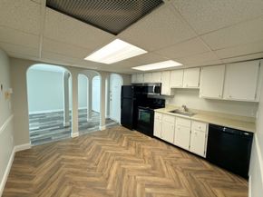 8 Shadowbrook Ln 41, Milford MA 01757