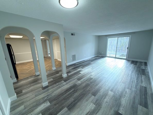 8 Shadowbrook Ln 41, Milford MA 01757