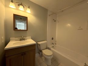 8 Shadowbrook Ln 41, Milford MA 01757