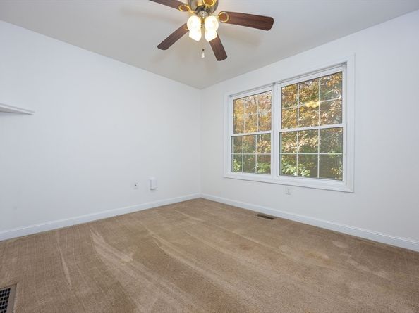 30 Mckenna Dr 30, Billerica MA 01862