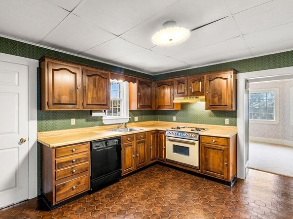 29 Brightwood Ave, North Andover MA 01845