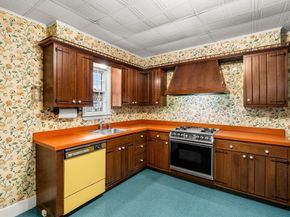 29 Brightwood Ave, North Andover MA 01845
