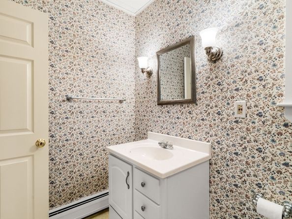 29 Brightwood Ave, North Andover MA 01845