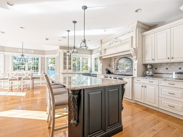 64 Wenham Rd, Carver MA 02330