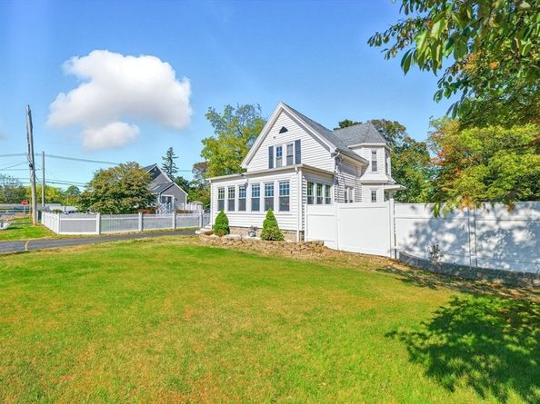 16 Munroe Street, Lynnfield MA 01940