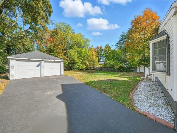 16 Munroe Street, Lynnfield MA 01940