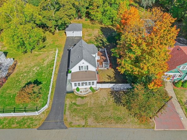 16 Munroe Street, Lynnfield MA 01940