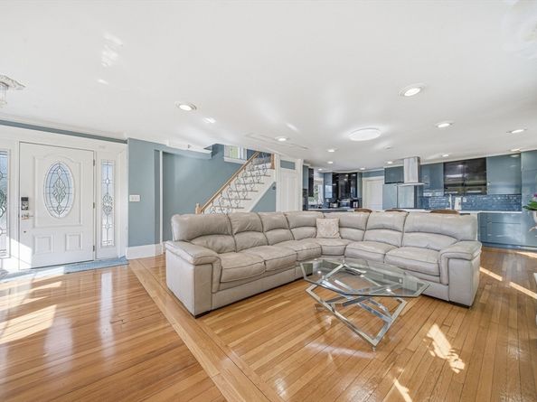 16 Munroe Street, Lynnfield MA 01940