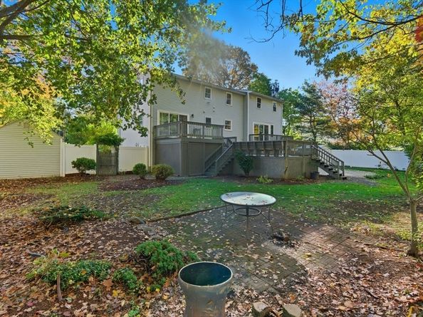 8 Mcdonald Rd, Wilmington MA 01887