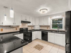 8 Mcdonald Rd, Wilmington MA 01887