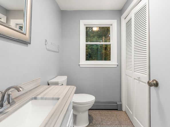 8 Mcdonald Rd, Wilmington MA 01887