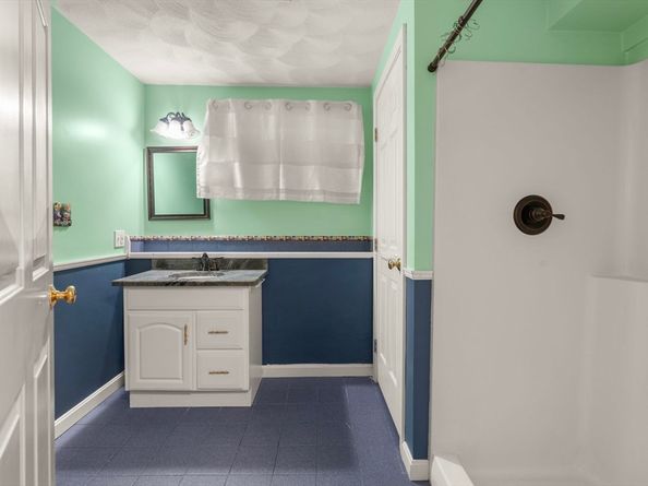 8 Mcdonald Rd, Wilmington MA 01887