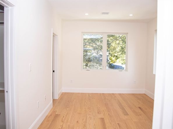 98 Hunnewell St, Needham MA 02494