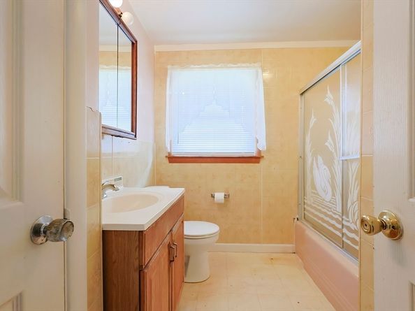 690 N Quincy St, Brockton MA 02302