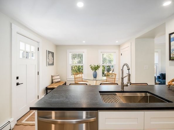 238 Western Ave. A, Essex MA 01929