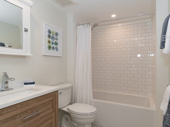 238 Western Ave. A, Essex MA 01929