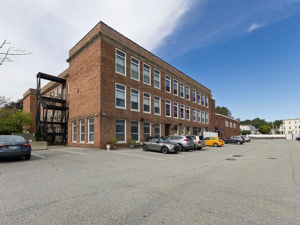 948 Main St 105, Waltham MA 02451