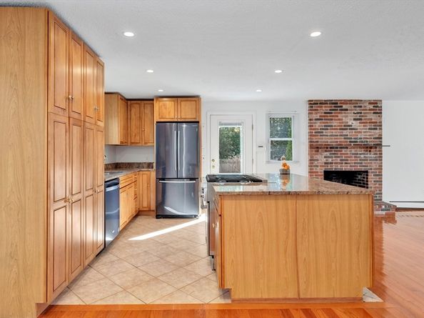 50 Laurel St, Gloucester MA 01930