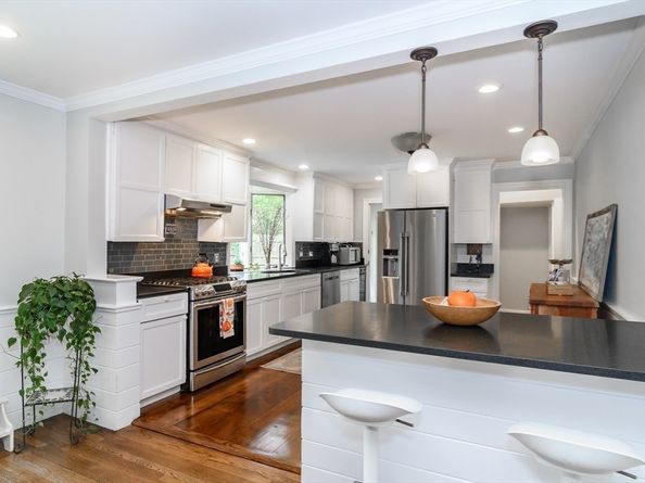 54 Colburn Rd, Wellesley MA 02481