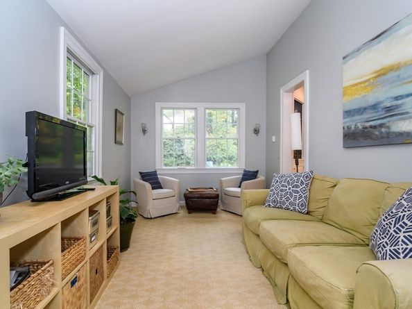 54 Colburn Rd, Wellesley MA 02481