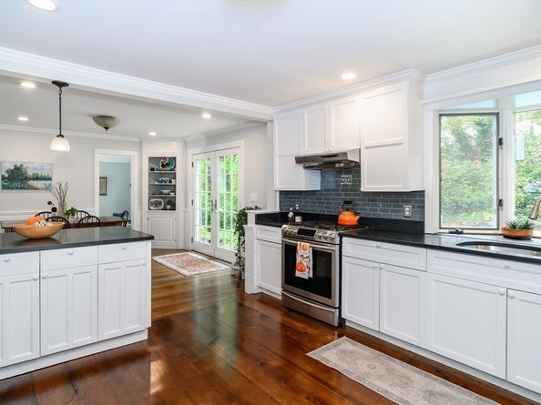 54 Colburn Rd, Wellesley MA 02481