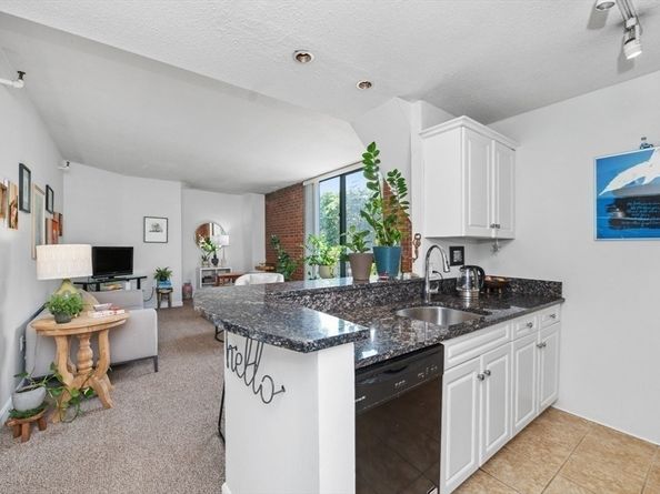 42 8th St 1201, Boston MA 02129