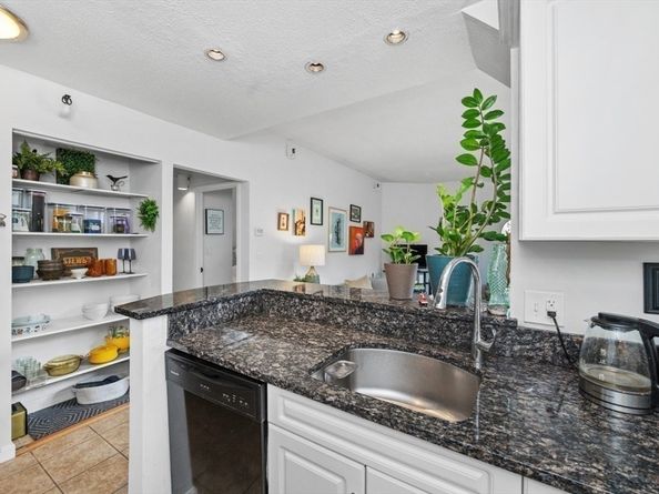 42 8th St 1201, Boston MA 02129