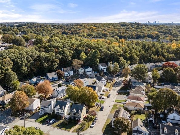 53 Hiawatha Ave, Waltham MA 02451