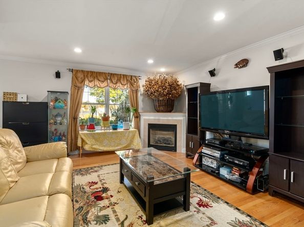 53 Hiawatha Ave, Waltham MA 02451
