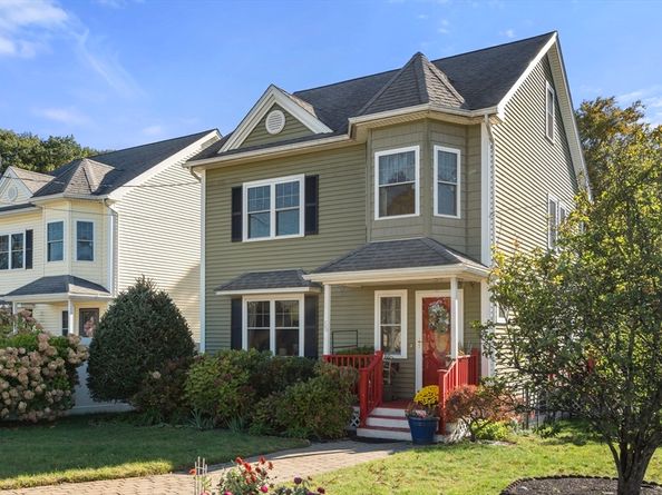 53 Hiawatha Ave, Waltham MA 02451
