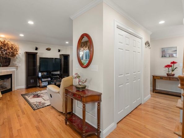 53 Hiawatha Ave, Waltham MA 02451