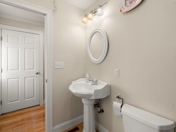 53 Hiawatha Ave, Waltham MA 02451