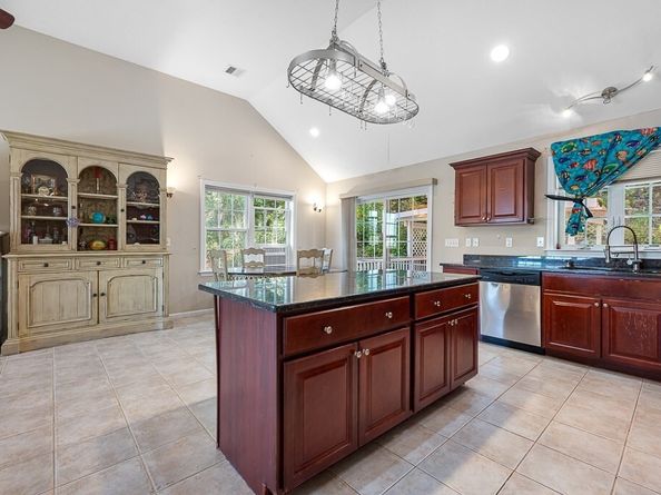 13 Fatima Ln, Worcester MA 01606