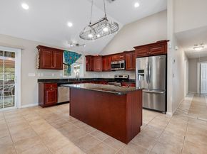 13 Fatima Ln, Worcester MA 01606