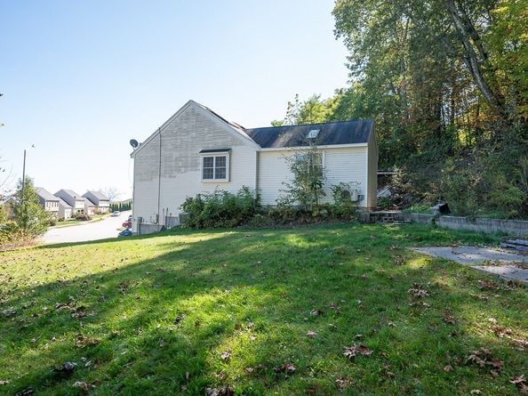 13 Fatima Ln, Worcester MA 01606