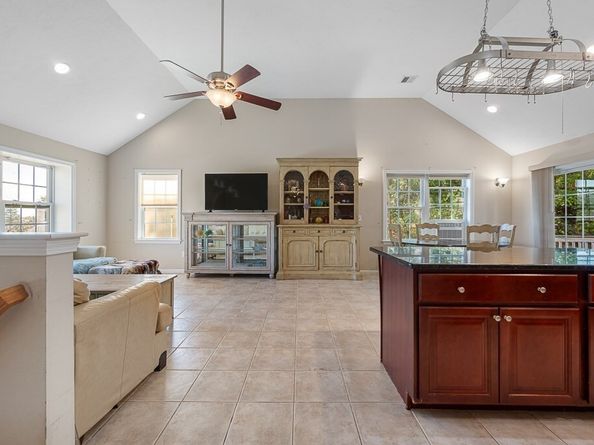 13 Fatima Ln, Worcester MA 01606
