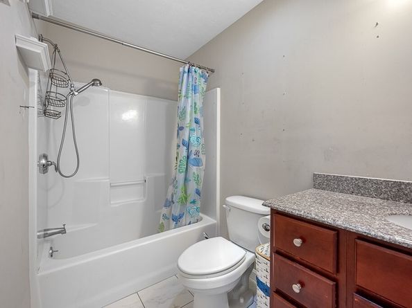 13 Fatima Ln, Worcester MA 01606