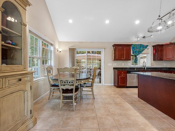 13 Fatima Ln, Worcester MA 01606
